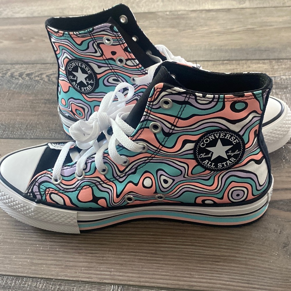 New with box kids size 5.5 converse